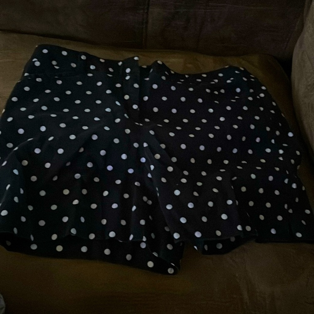 Vintage great condition White House black market comfort shorts offers welcome